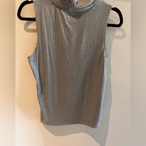 Gray mock turtleneck tank top - Picture 3 of 3
